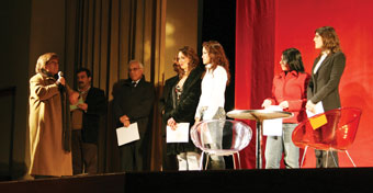 As fotos documentam momentos do espectáculo. aqui, os agradecimentos finais: Dr.ª Deolinda Simões e Dr. Mário Catarino, em representação da Câmara de Ourém, P. Rodrigo Carvalho, Director Pedagógico do CEF, as “actrizes”, as Professoras Andreia Pires (encenação) e Lígia Carvalho (caracterização).