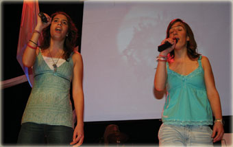 3. “Sometimes” – Catarina e Mariana 
